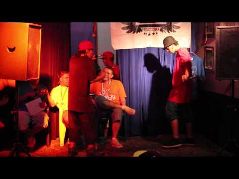 VIVIMOS IMPROVISACIÓN - ANDY RAIDER VS Z-UFO