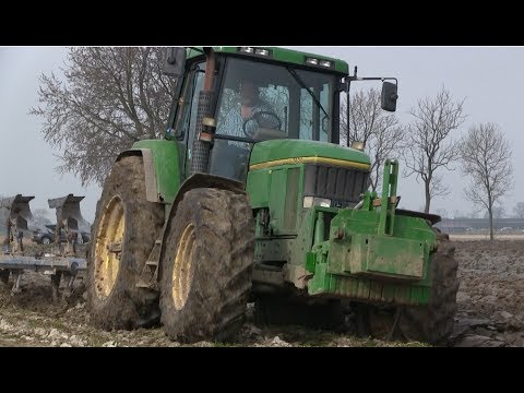 Ploegen met John Deere 7800 Loonb. M. Doornekamp Holwierde.