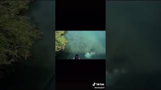 とんでもない泳ぎ方の少女現る[爆笑TikTok]