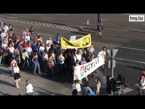Itthon: "Orbán egy fociultra" (videó)