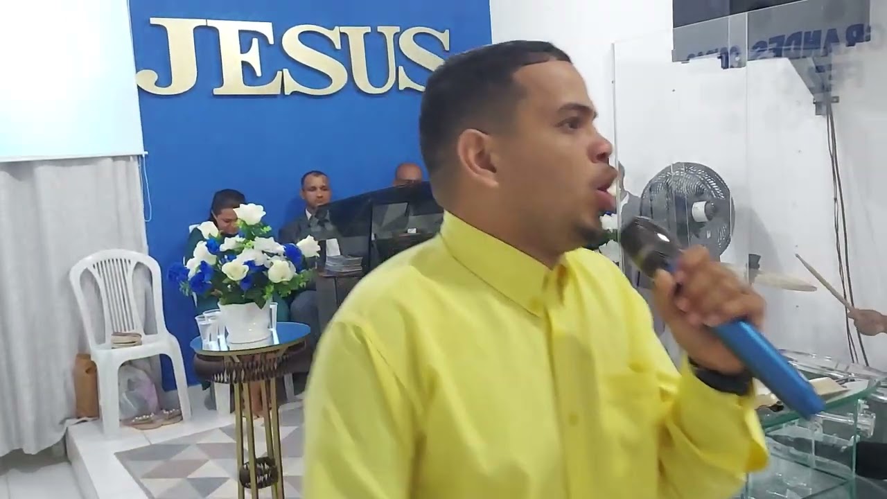 AUXILIAR LUCAS PREGANDO A PALAVRA