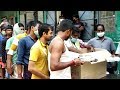 COVID 19 Lockdown Volunteers Distribute Food To Migrant Workers In Chennai