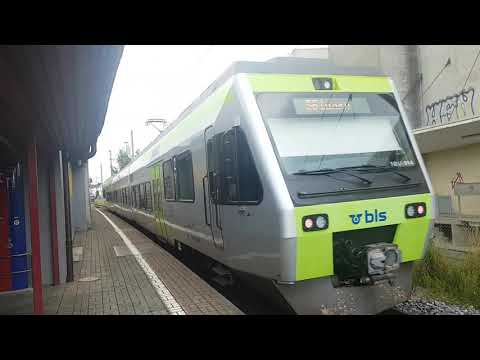 Halt eines BLS RABe 525 Nina in Langenthal, Süd.