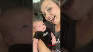 Download lagu Baby pukes all over happy Aunty mp3