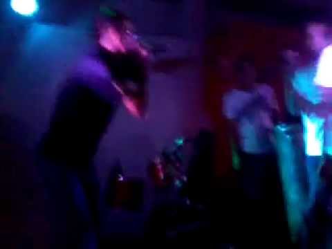 Trio rouba cena no viva noite