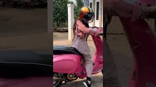 Download lagu Pertama kali bawa motor kakinya gak ngampe 🤣 #shorts mp3