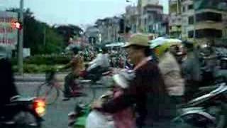 preview picture of video 'Light traffic in Hanoi'