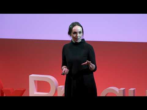 , title : 'Škodí nám sociální sítě? | Michelle Losekoot | TEDxPragueWomen'