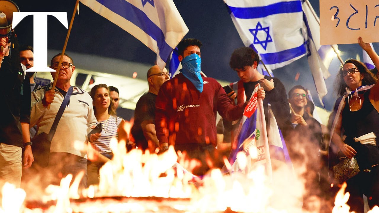 Hundreds of Israelis protest after Netanyahu fires Gallant