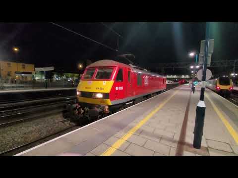 0K06 - DB90s - 90035 heading out of P3 on the way back to Crewe Electric Depot