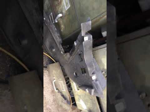 2015 Chrysler 200 lower control arm removed.