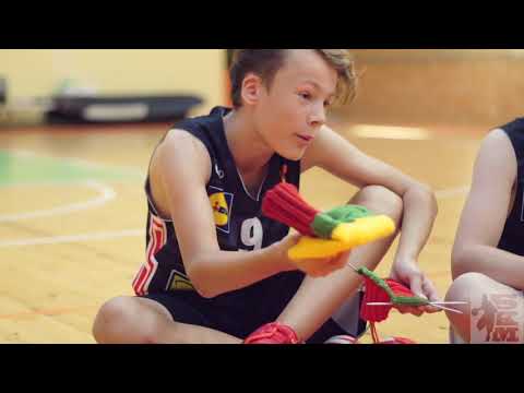 Lietuvos rinktinei – išskirtinė SKM auklėtinių dovana