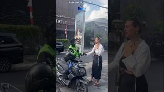 Download lagu This Ojol Driver Made a Foreign Girl Cry! mp3