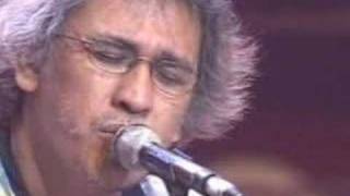 Download lagu Iwan Fals - Ijinkan Aku Menyayangimu (Live) mp3