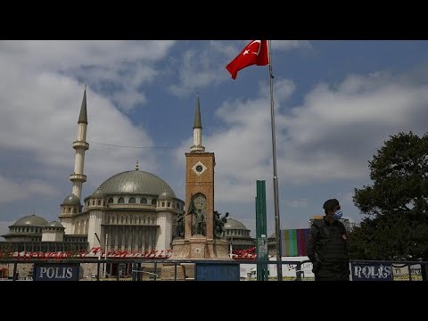 شاهد إردوغان يفتتح مسجداً في ساحة تقسيم "معقل معارضيه" في إسطنبول …