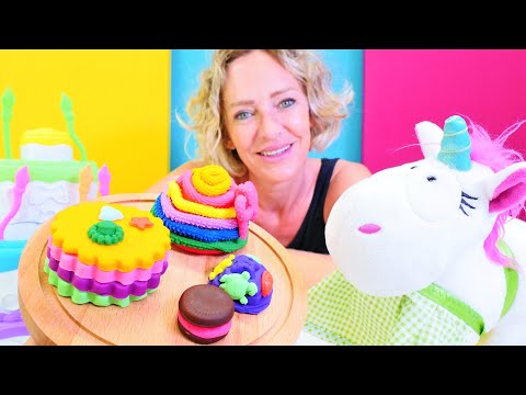 Play Doh Schule. Törtchen aus Knete für das Einhorn. Spielzeug Video mit Nicole