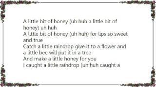 Claude King - Catch a Little Raindrop Lyrics