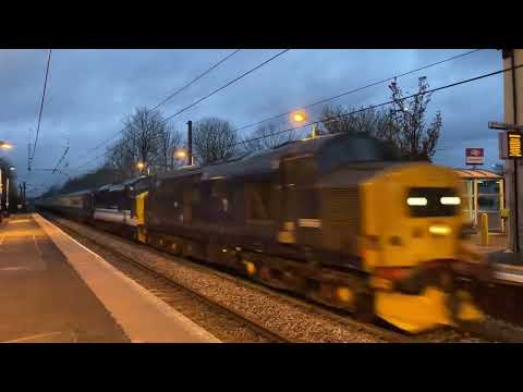 37422/37425 Hurry Through Glengarnock Railway Station 15/4/22