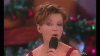 Martina McBride - Let it snow (Disney Park Magical Christmas Parade 1998)