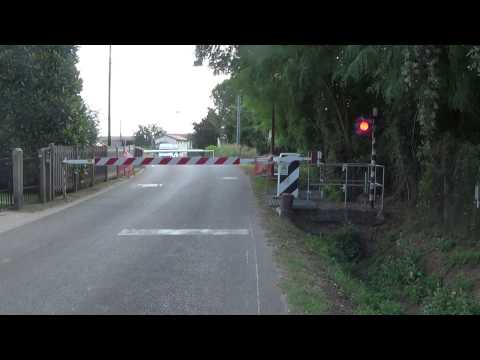 Passaggio a livello di via Godo Vecchia in HD - Russi (RA) // Level Crossing