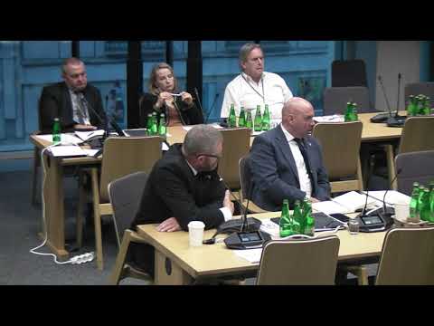 Grzegorz Braun żąda listy ekshumacji i danych z ACARS