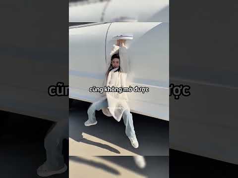 Cô ấy đã mua một chiếc ô tô khổng lồ nhưng việc mở cửa lại thành một thử thách! #shortsvideo