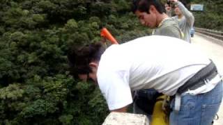 preview picture of video 'Bungee jumping en el Guavio'