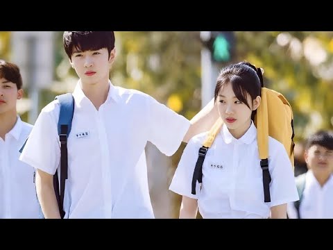 Luda Devojka Pravi Probleme Najpopularnijem Momku U Školi, Ali Se On Na Kraju Zaljubljuje U Nju