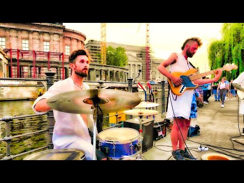 DR. PHIL HARMONIC "Chords" - Fantastic Street Music at James-Simon-Park Berlin