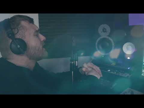 Element 108 & Michael Maloney - Living For Something (Full Tilt Recordings)