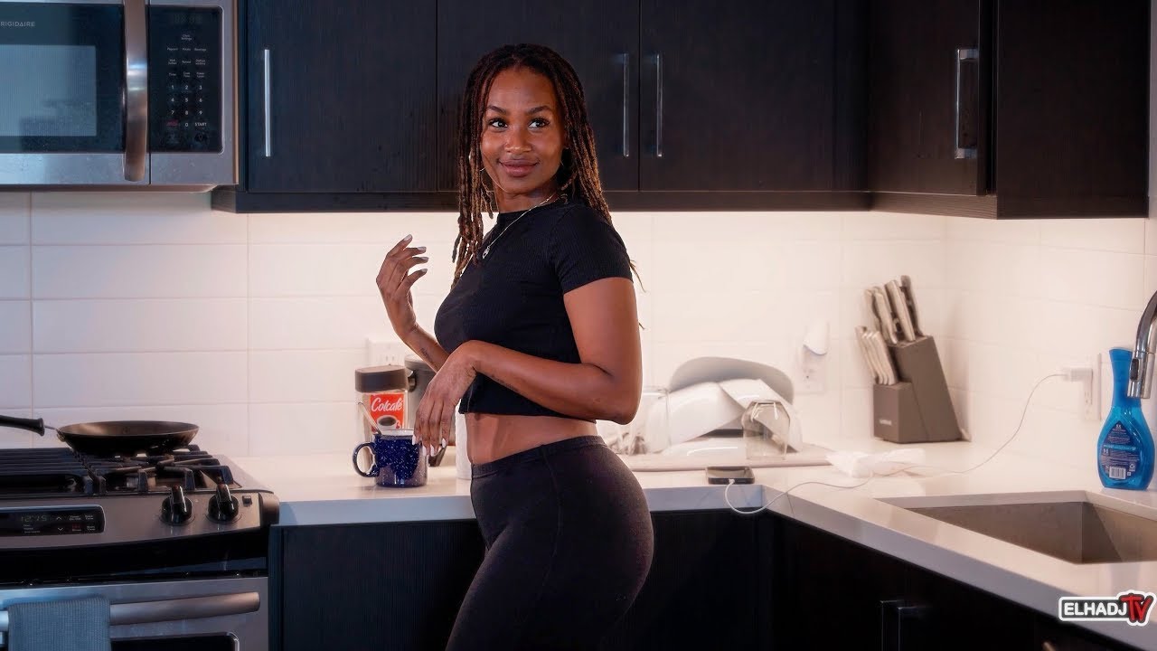 WHEN SHE GIVES MIXED SIGNALS