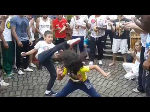 JOGO DURO DE CRIANÇAS NA CAPOEIRA / SE INSCREVE