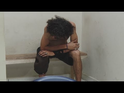 Homem é detido após ser flagrado ateando fogo em lixo