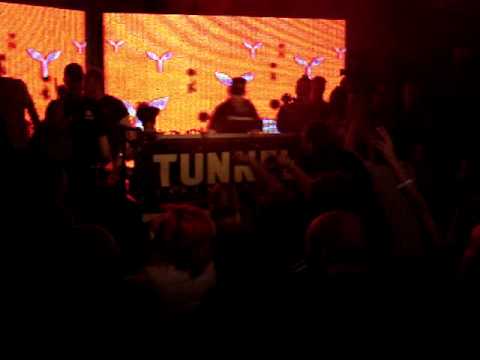 Time Tunnel 2009 - Patrick Bunton banging!