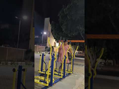 Brincando de fazer atividade física na pracinha  da Igreja Sao Paulo do bairro Areia Branca,