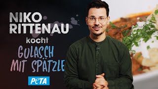 Veganes Gulasch mit selbstgemachten Spätzle 🤤 | Niko Rittenau kocht mit PETA