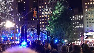 Gwen Stefani- Let it snow, let it snow, let it snow Live on Rockefeller Center Xmas Show 2017