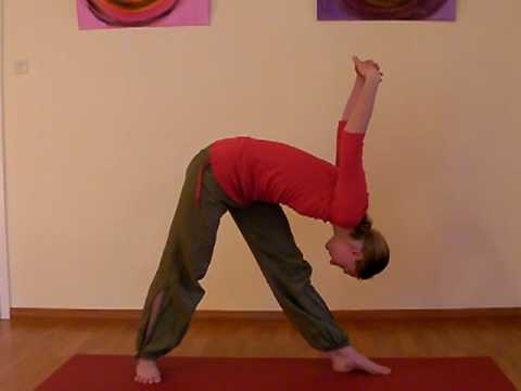 Vorwärtsbeugendes Dreieck - Yoga Trikonasana