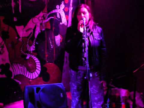 P B K - popukane betonove kocky