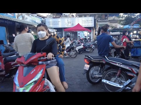 Phnom Penh market scene of Lunar New Year 2022 | Toul Tompoung Market
