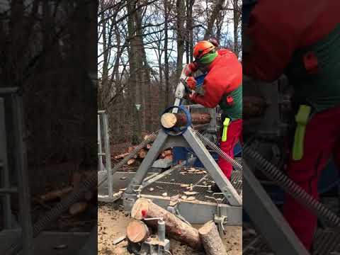 Sägen unter Spannung Feuerwehr Bubenreuth