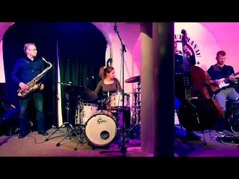 The Thea Florea Jazz Collective playing "T´s Blues" Live @Jazzkeller Hanau