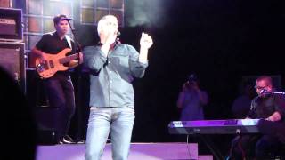 Taylor Hicks - Living For the City @ Epcot&#39;s Eat to the Beat