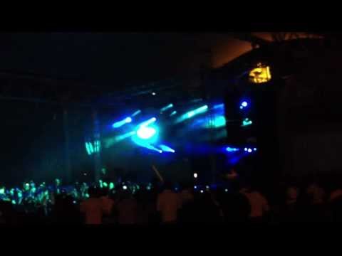 Avicci - Seek Bromance (Cazzette & ASH Vocal Mix) live from El Salvador @ Istmo Nights 07-11-2012