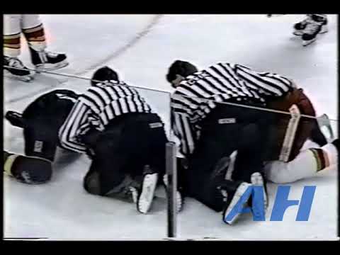 NHL Dec. 18, 1990 Frantisek Musil,CGY v Garry Valk,VCR Calgary Flames Vancouver Canucks