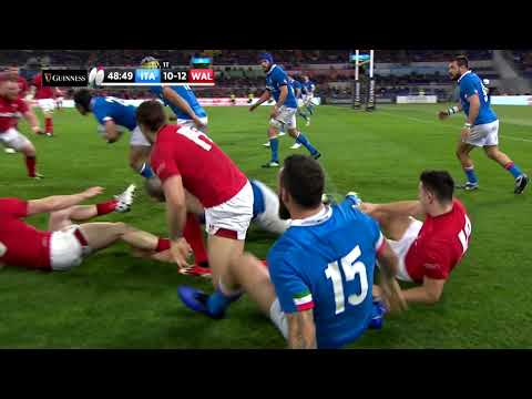 Italy turn defence into attack and run length of the pitch! | Guinness Six Nations