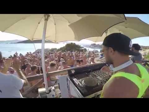 Nicola Veneziani live on the beach (Costa Smeralda, Sardegna)