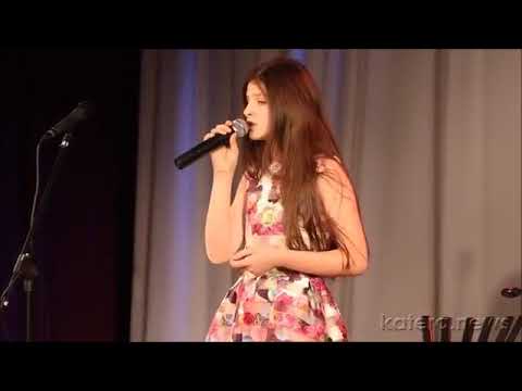 Милица Станишић изводи пјесму Видовдан, Дом Културе Пале (26.2.2018.)