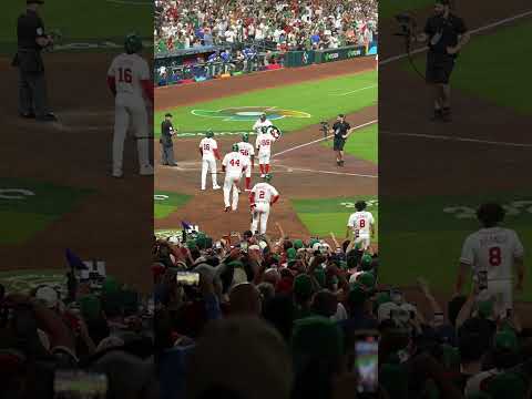 The crowd in Houston got 🆙 for Alejandro Kirk's home run! 🔊 #WorldBaseballClassic