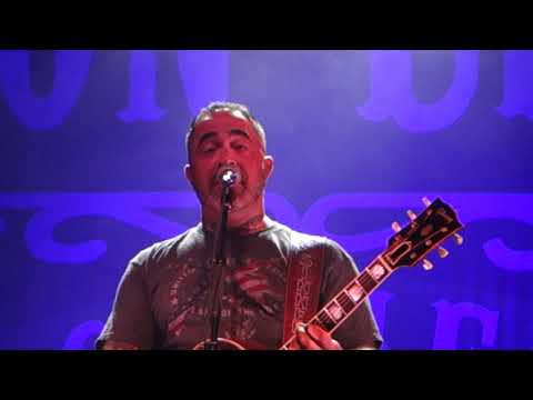 Aaron Lewis Outside and the Real Story behind it 06 22 18  Riverwind Casino Norman Ok